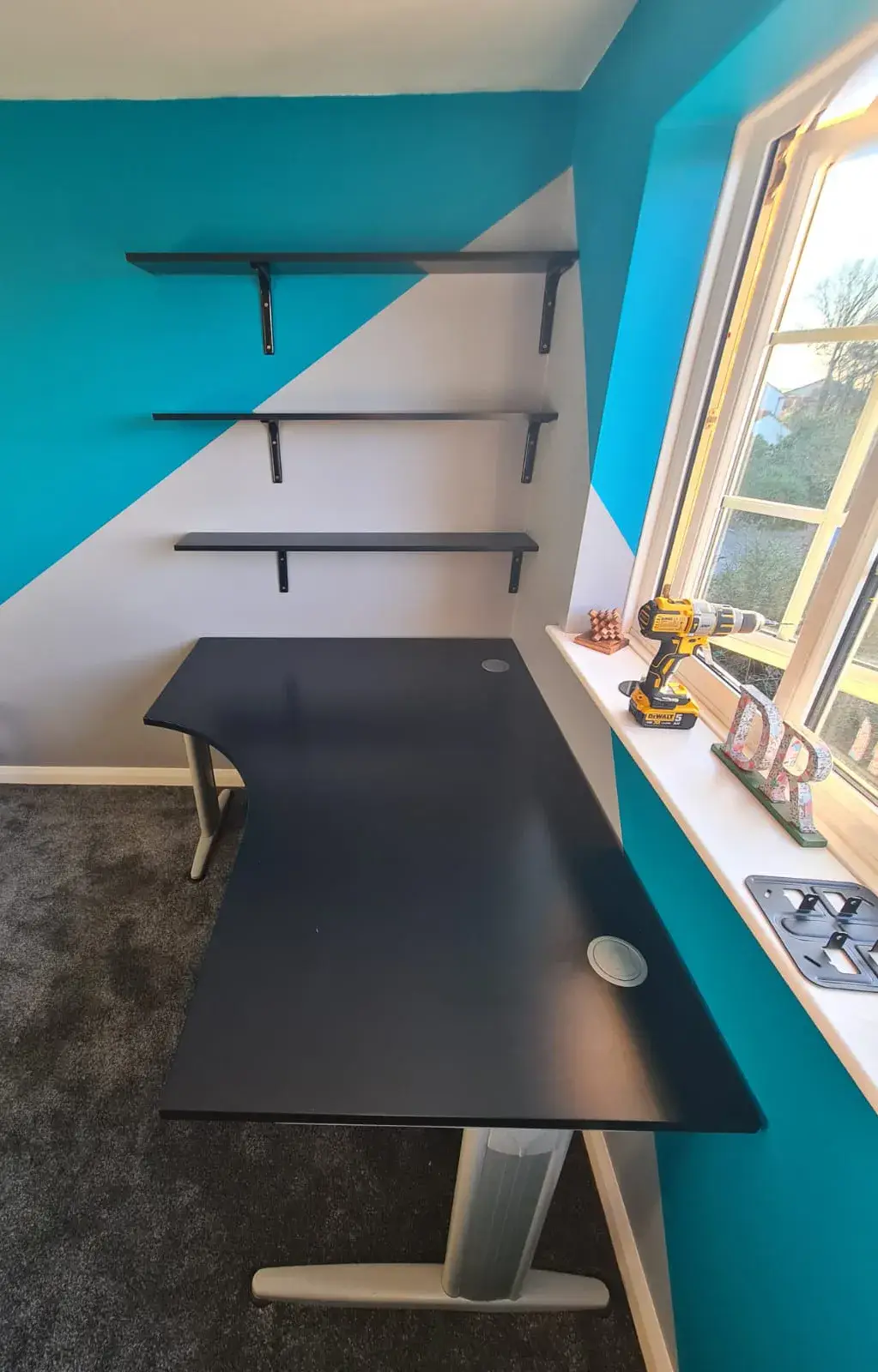 Home office desk nook